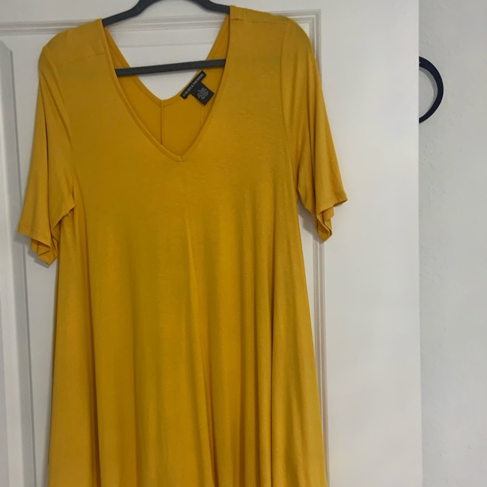 NWT Chelsea & Theodore Gold color Long top Size L